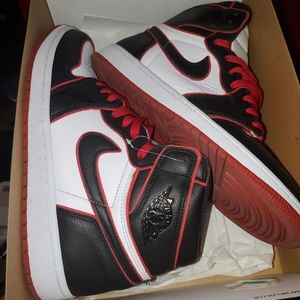 Jordan 1 bloodline sz 10